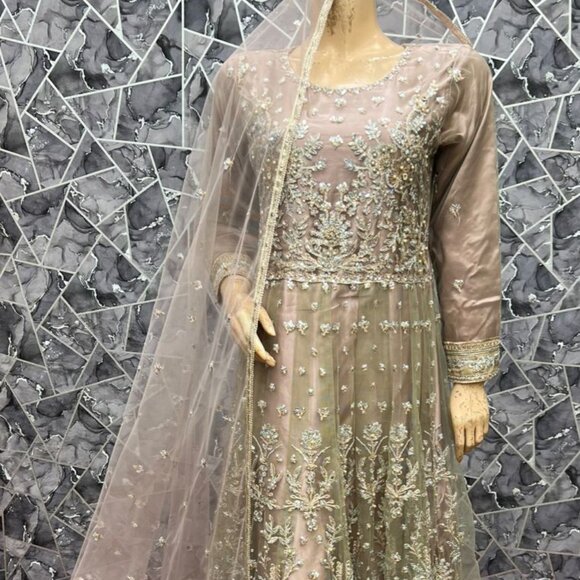Beautiful Designer Partywear Bridal Maxi Gown with Can-Can - Picture 3 of 4